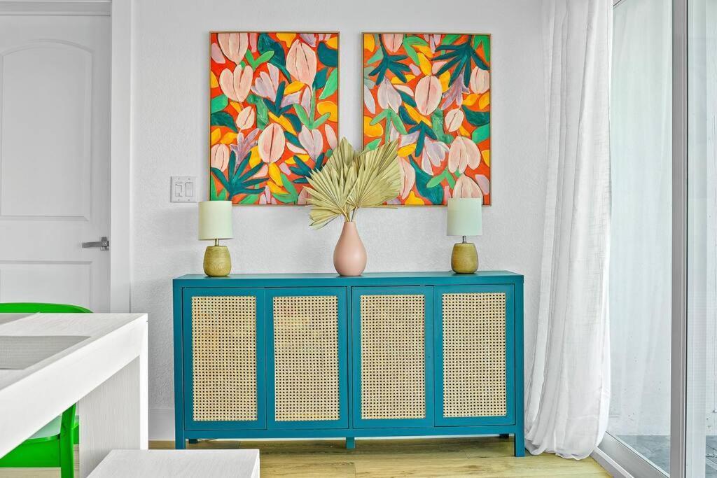 Tropical Jungle Pool House In West Palm Minutes From The Beach, Downtown, & Pbi! Casa de férias
