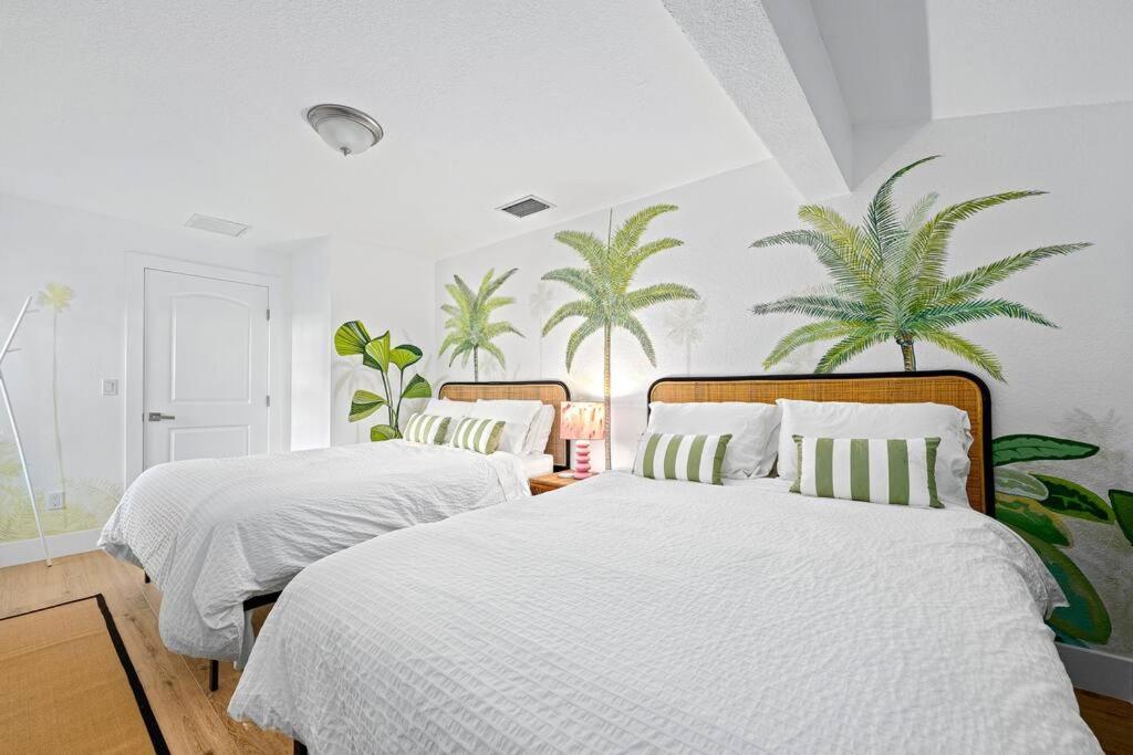 Casa de férias Tropical Jungle Pool House In West Palm Minutes From The Beach, Downtown, & Pbi! West Palm Beach