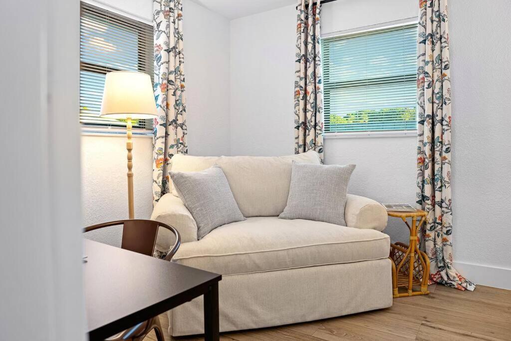 Tropical Jungle Pool House In West Palm Minutes From The Beach, Downtown, & Pbi! Casa de férias West Palm Beach