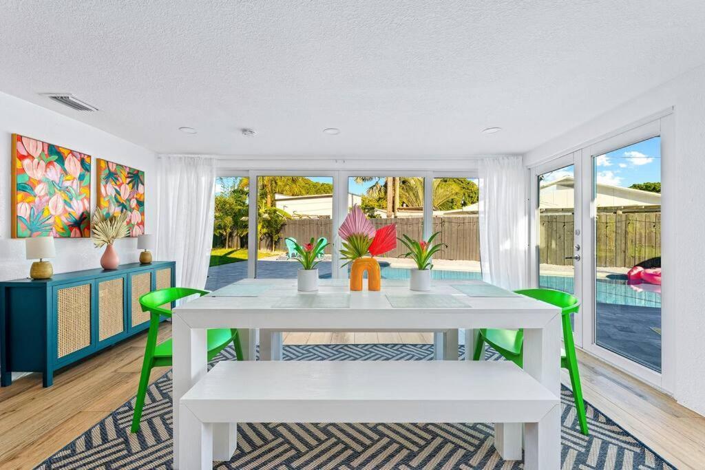 Tropical Jungle Pool House In West Palm Minutes From The Beach, Downtown, & Pbi! West Palm Beach