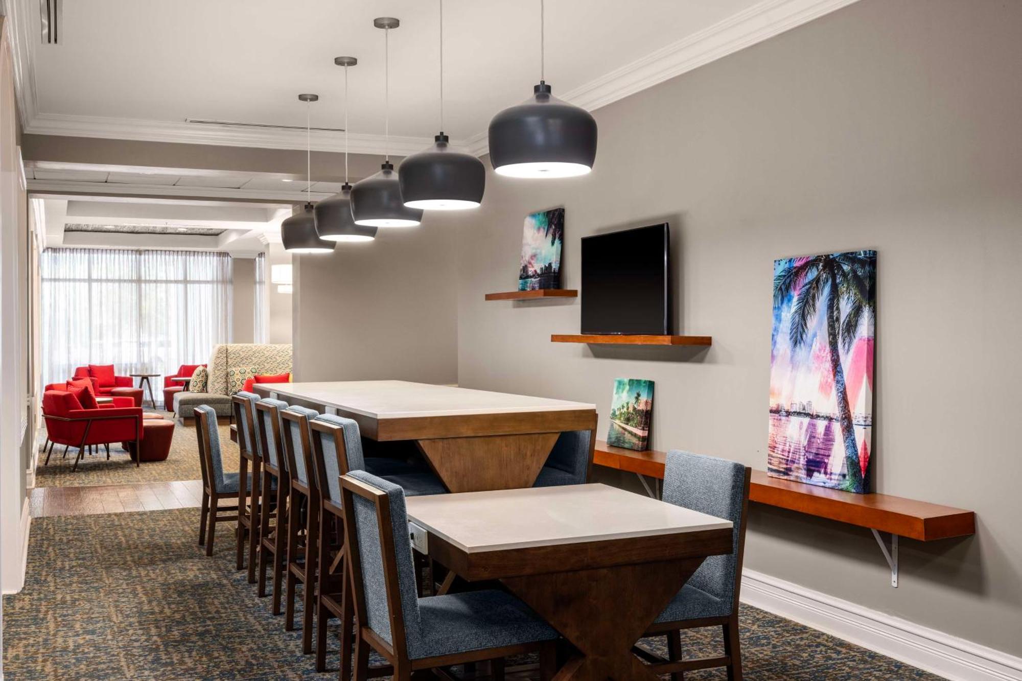 Hampton West Palm Airport Hotel