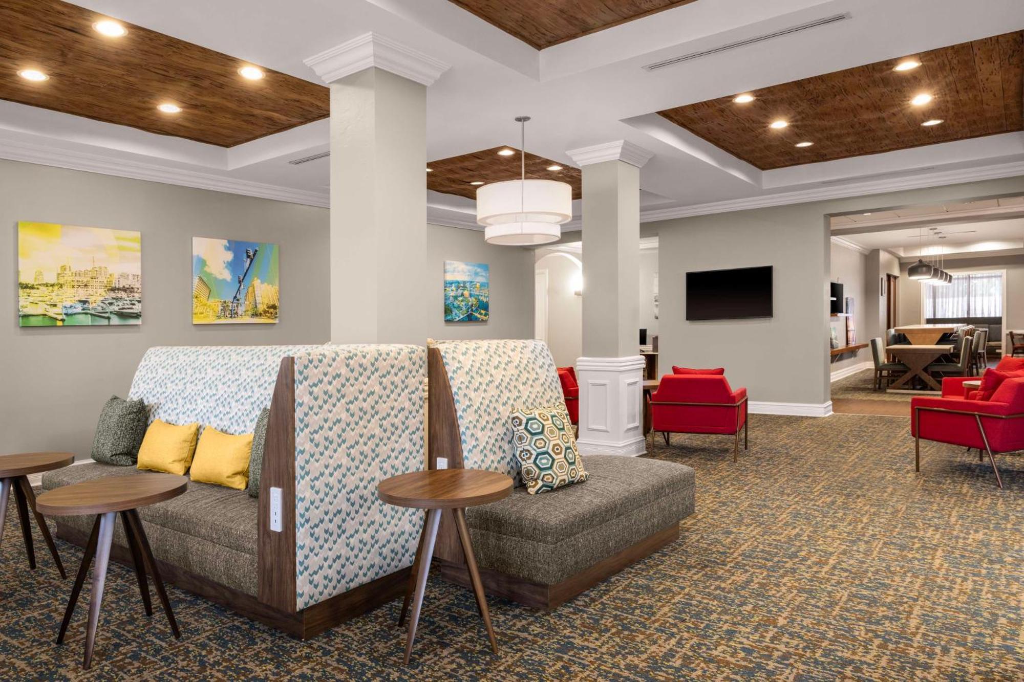 Hampton West Palm Airport 4*