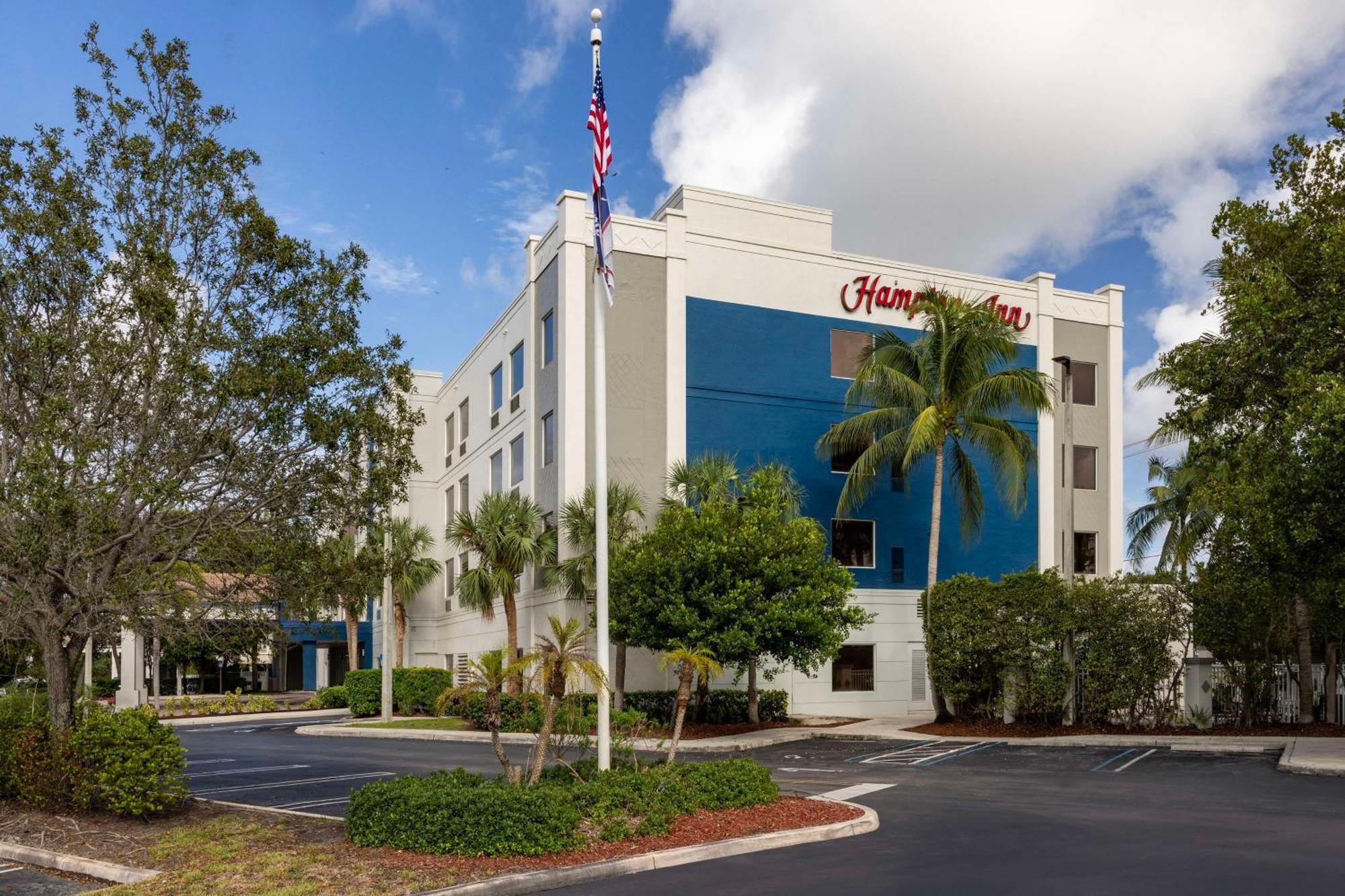 Hampton West Palm Airport 4*