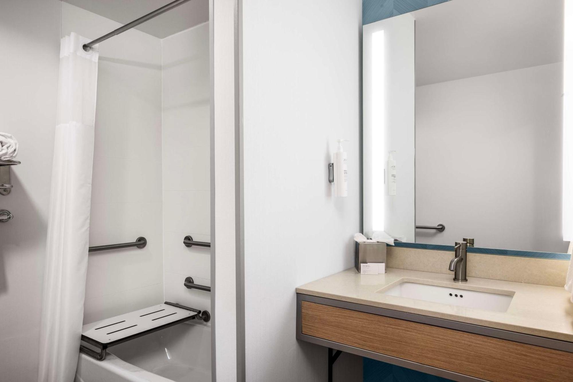 Hotel Hilton Garden Airport 3*