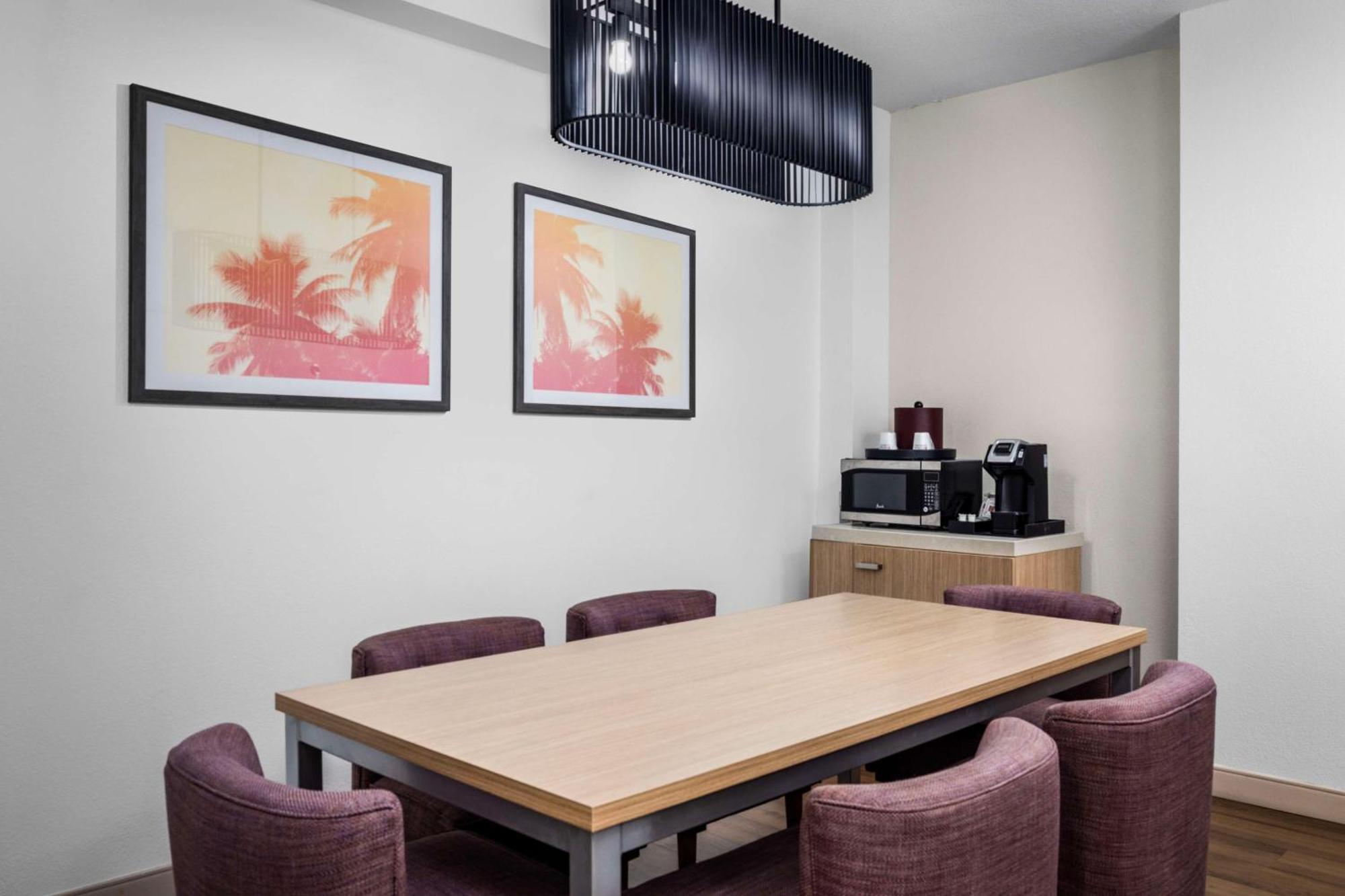 Hilton Garden Airport Hotel