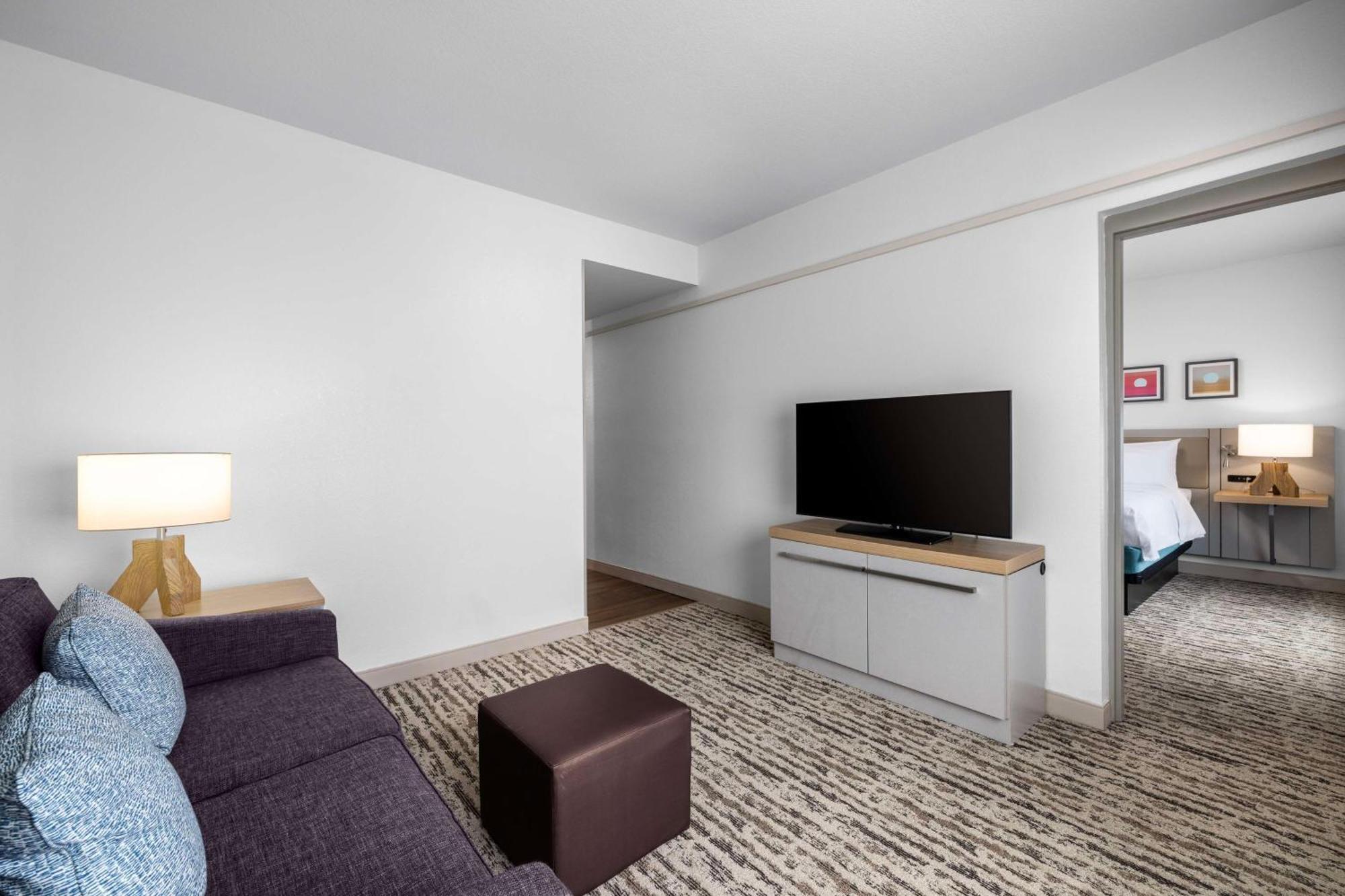 Hotel Hilton Garden Airport 3*