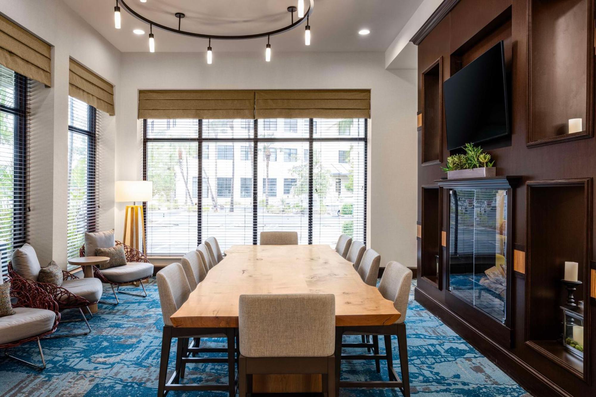 Hotel Hilton Garden Airport