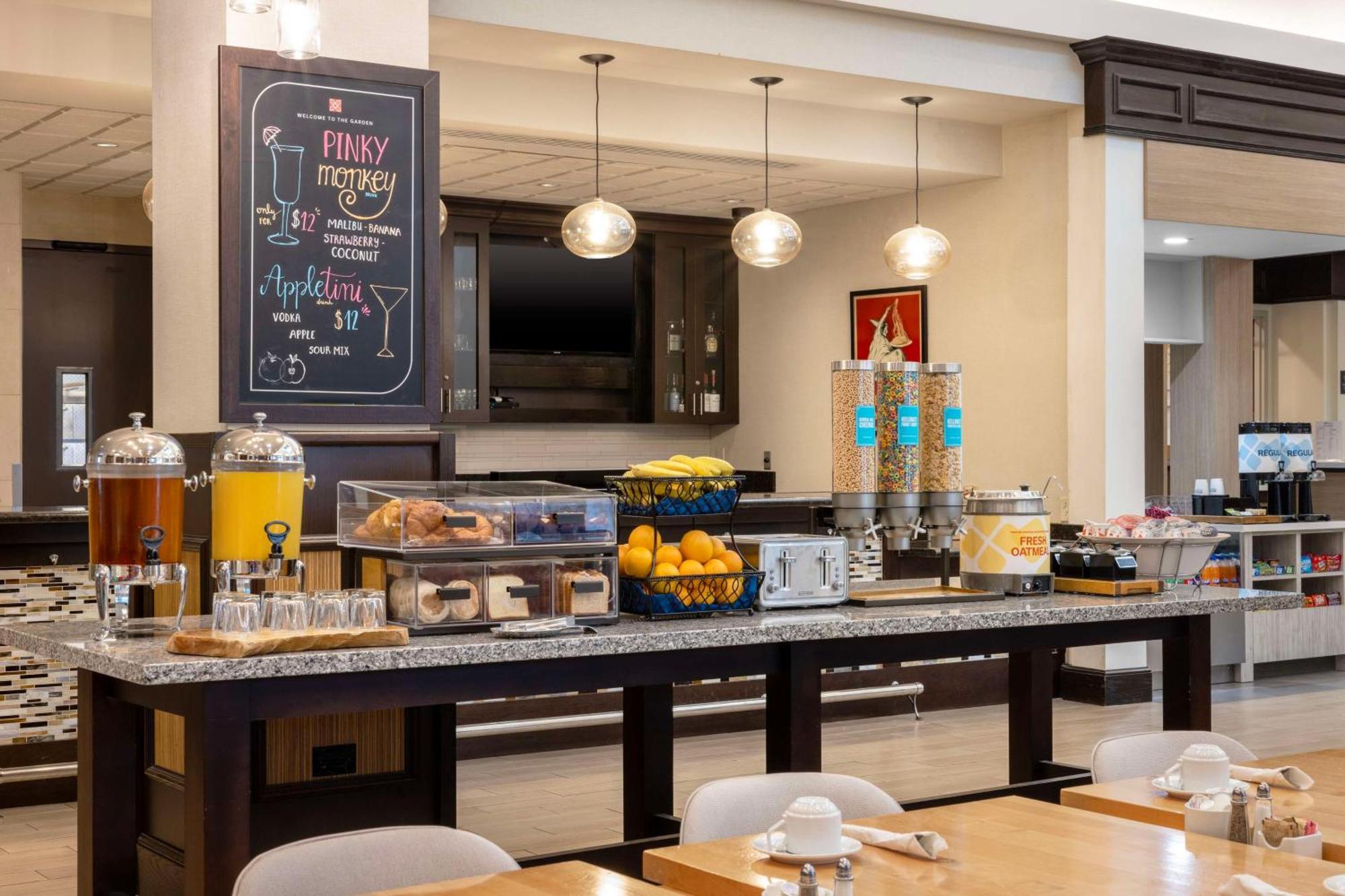 Hilton Garden Airport 3*