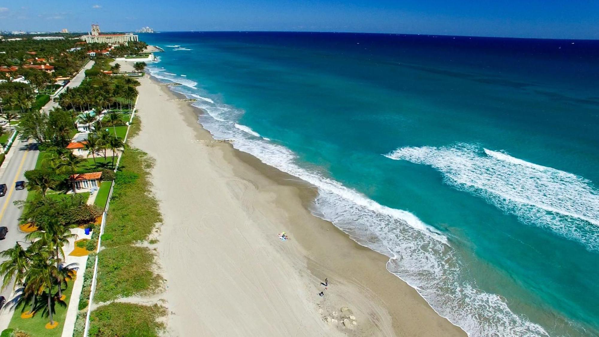 Apartment 1 Block To The Beach! King Beds! Spacious! West Palm Beach