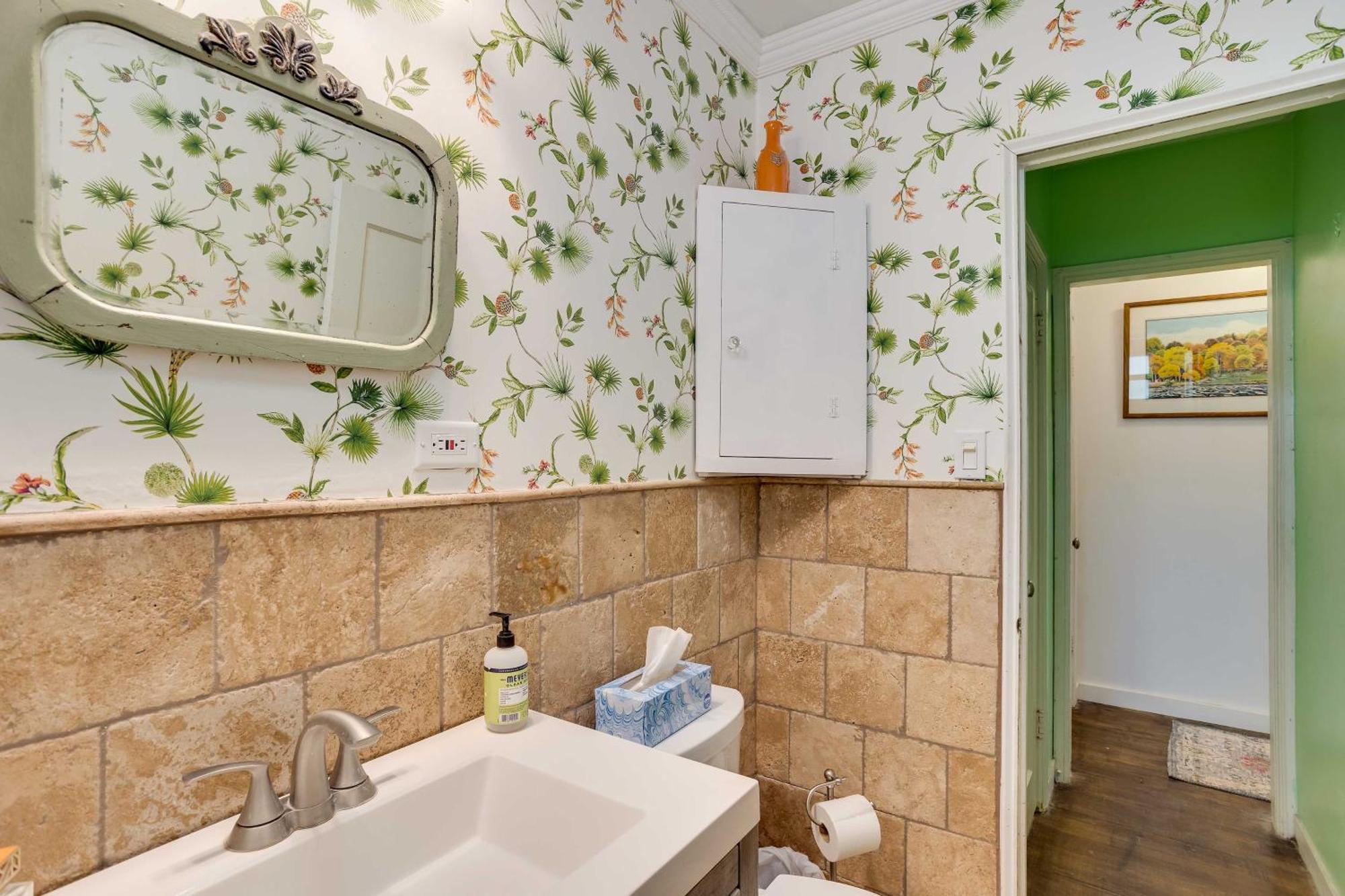 West Palm With Fenced-in Yard And Deck! *