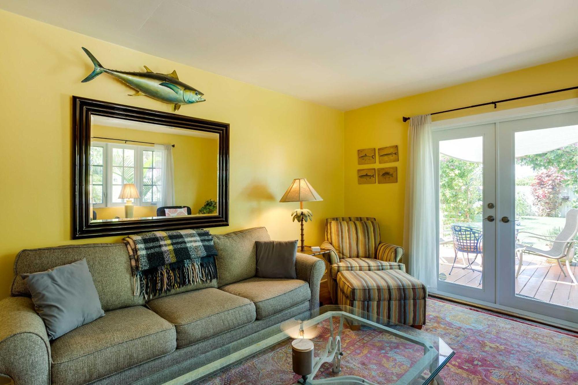 West Palm With Fenced-in Yard And Deck! *