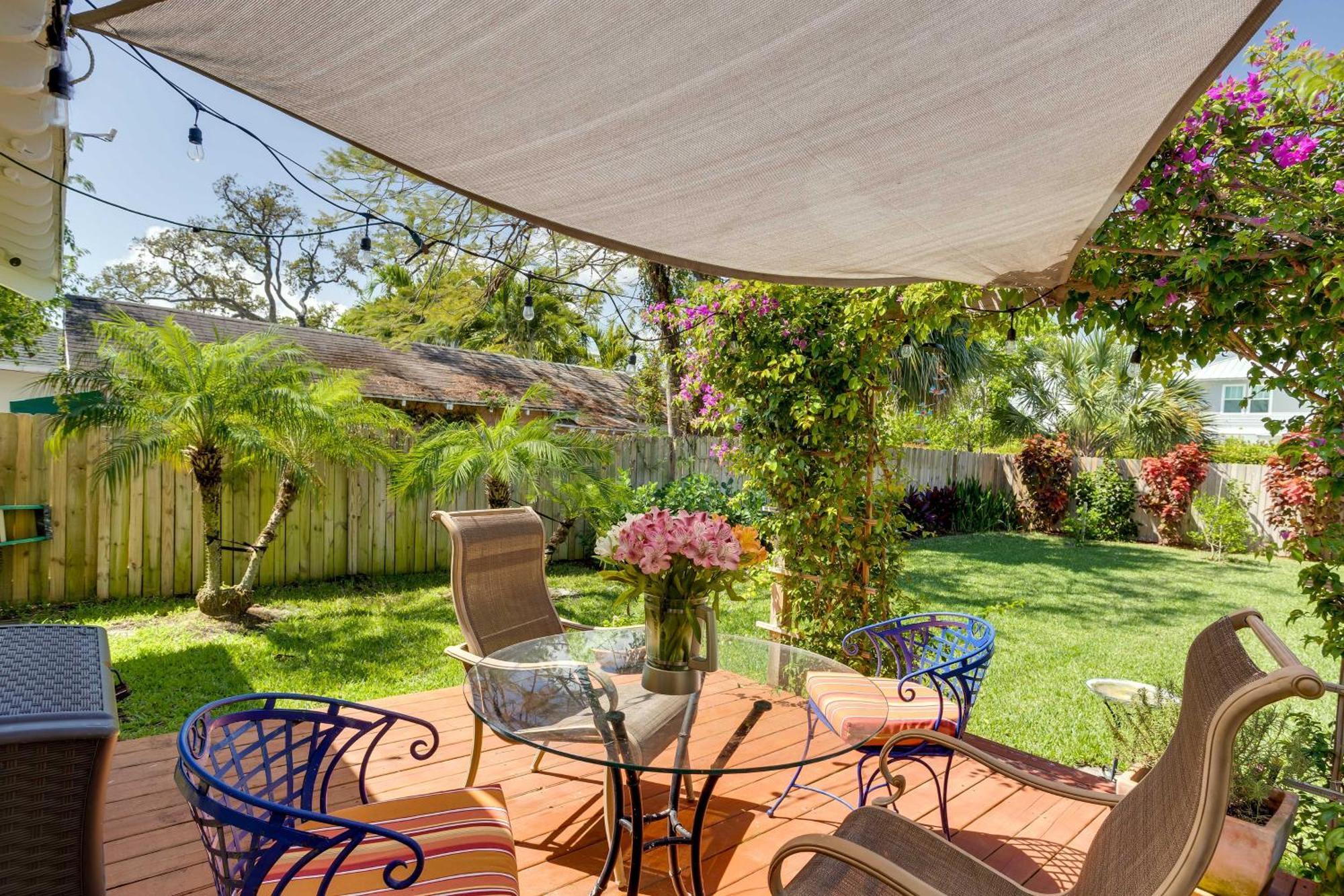 West Palm With Fenced-in Yard And Deck! West Palm Beach