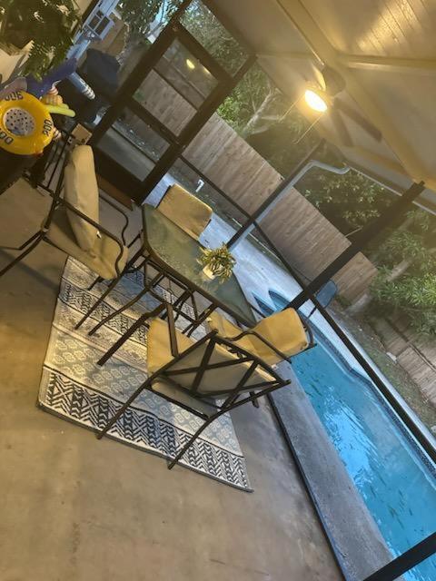 Casa de férias Whole House+renovated+pool+lanai+bbq+close To