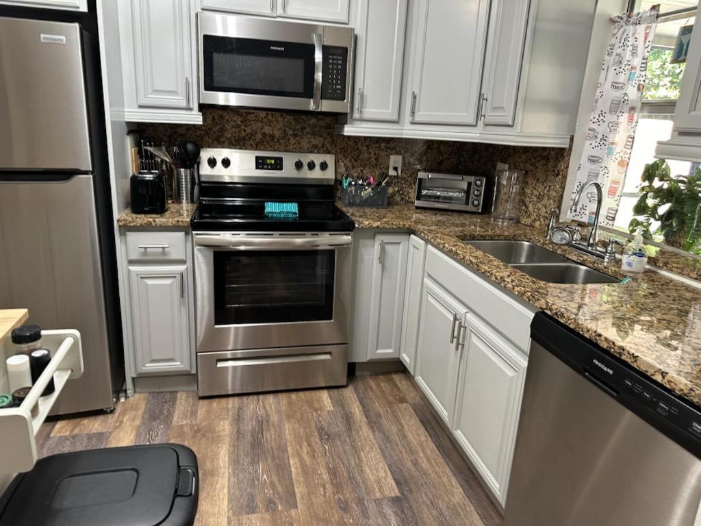 Casa de férias Whole House+renovated+pool+lanai+bbq+close To West Palm Beach