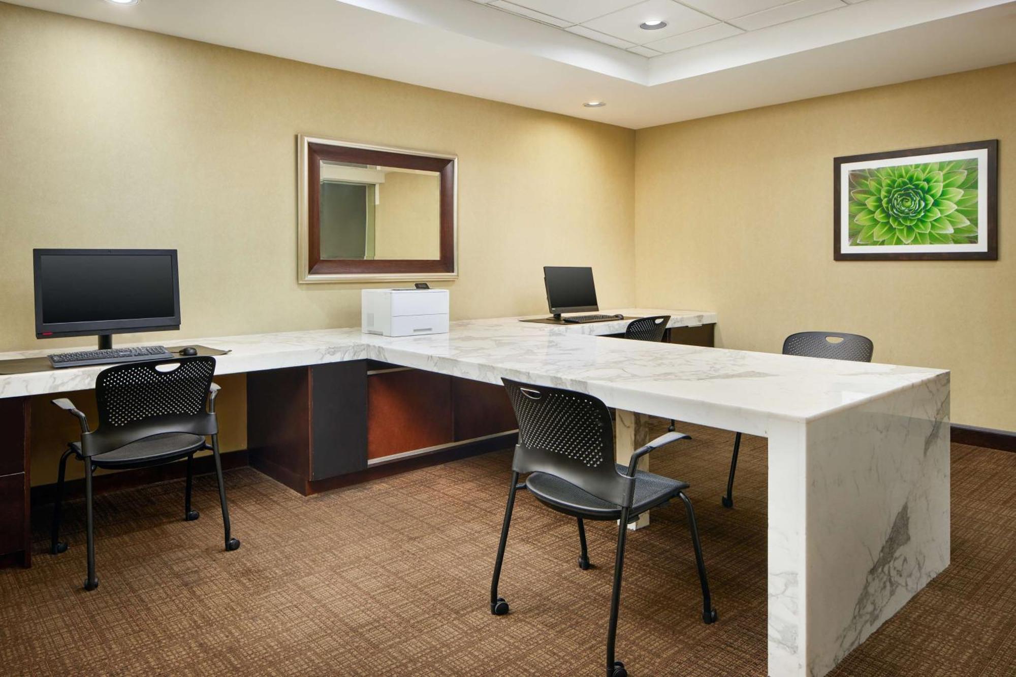 Hotel Embassy By Hilton West Palm