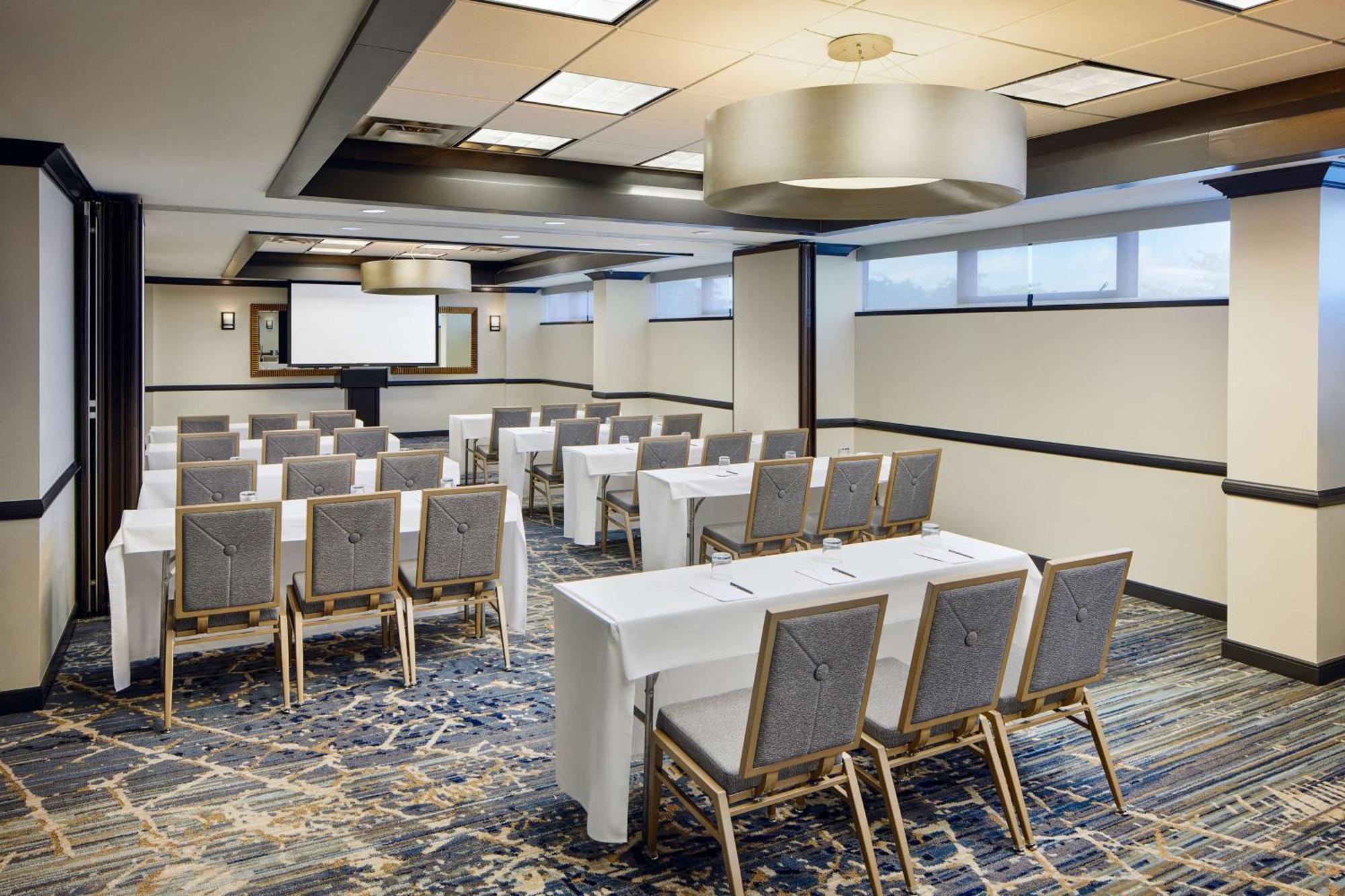 Hotel Embassy By Hilton West Palm