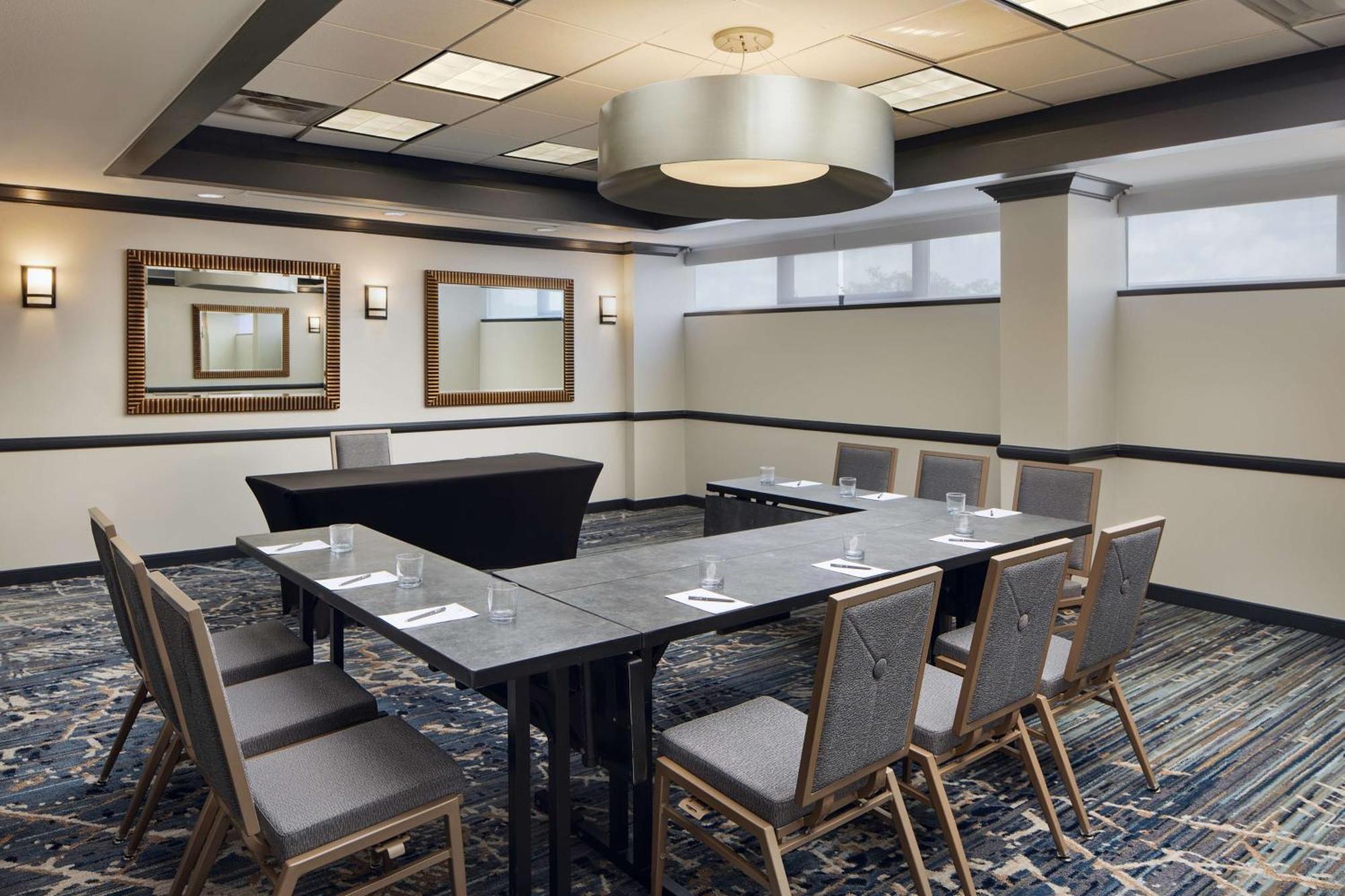 Hotel Embassy By Hilton West Palm