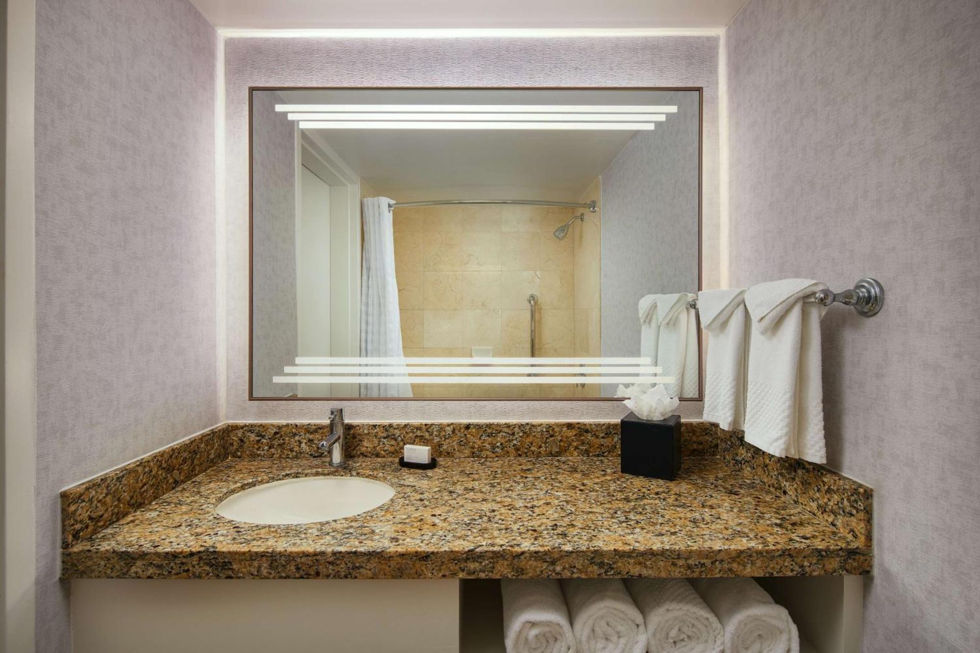 Embassy By Hilton West Palm 4*