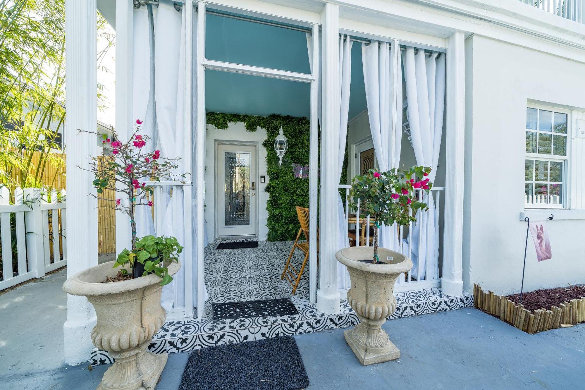 The Golden Alligator 1 - 3 Beds 2 Baths In West Palm Close To Everything Apartment West Palm Beach