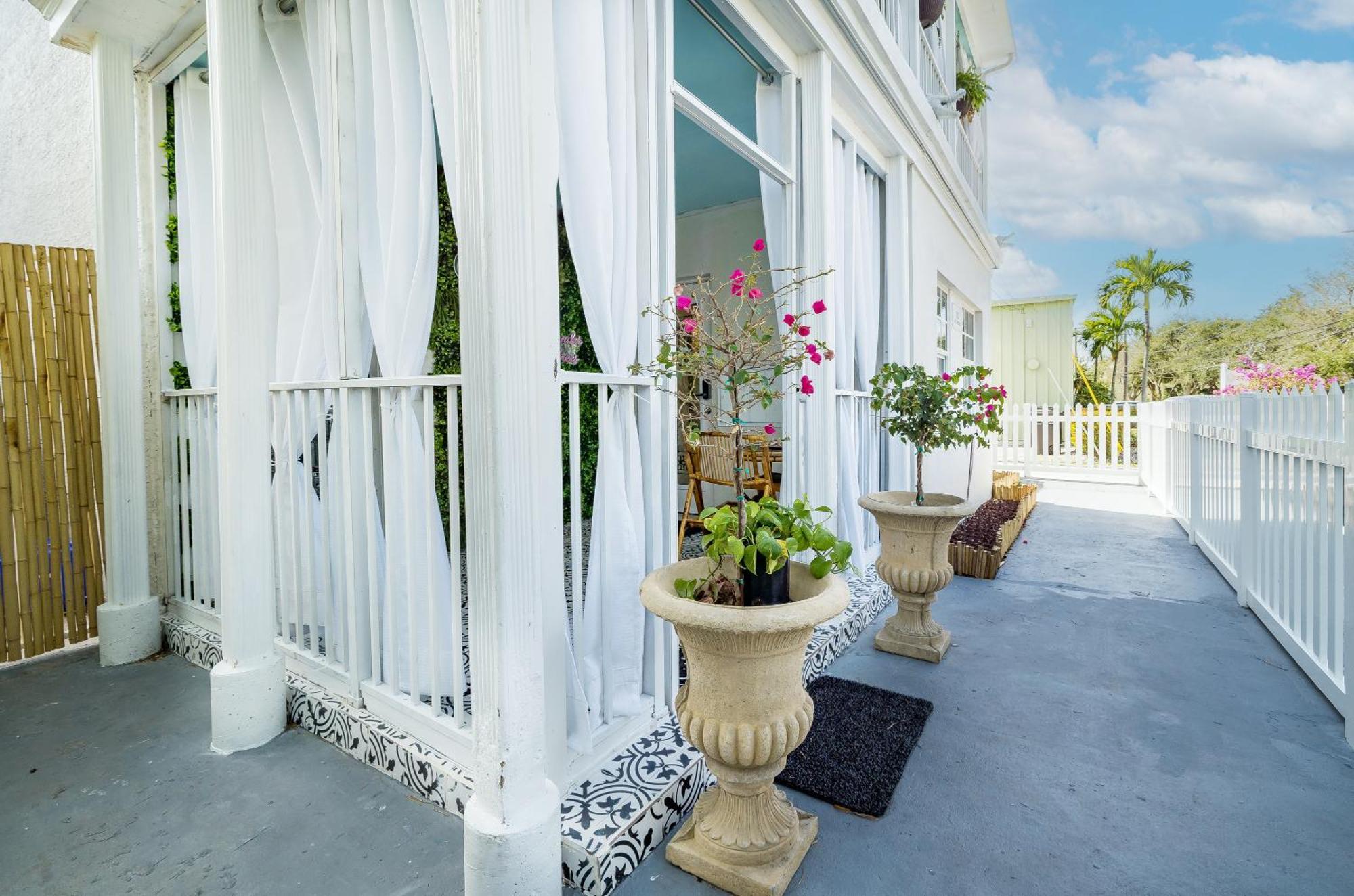 Apartment The Golden Alligator 1 - 3 Beds 2 Baths In West Palm Close To Everything *