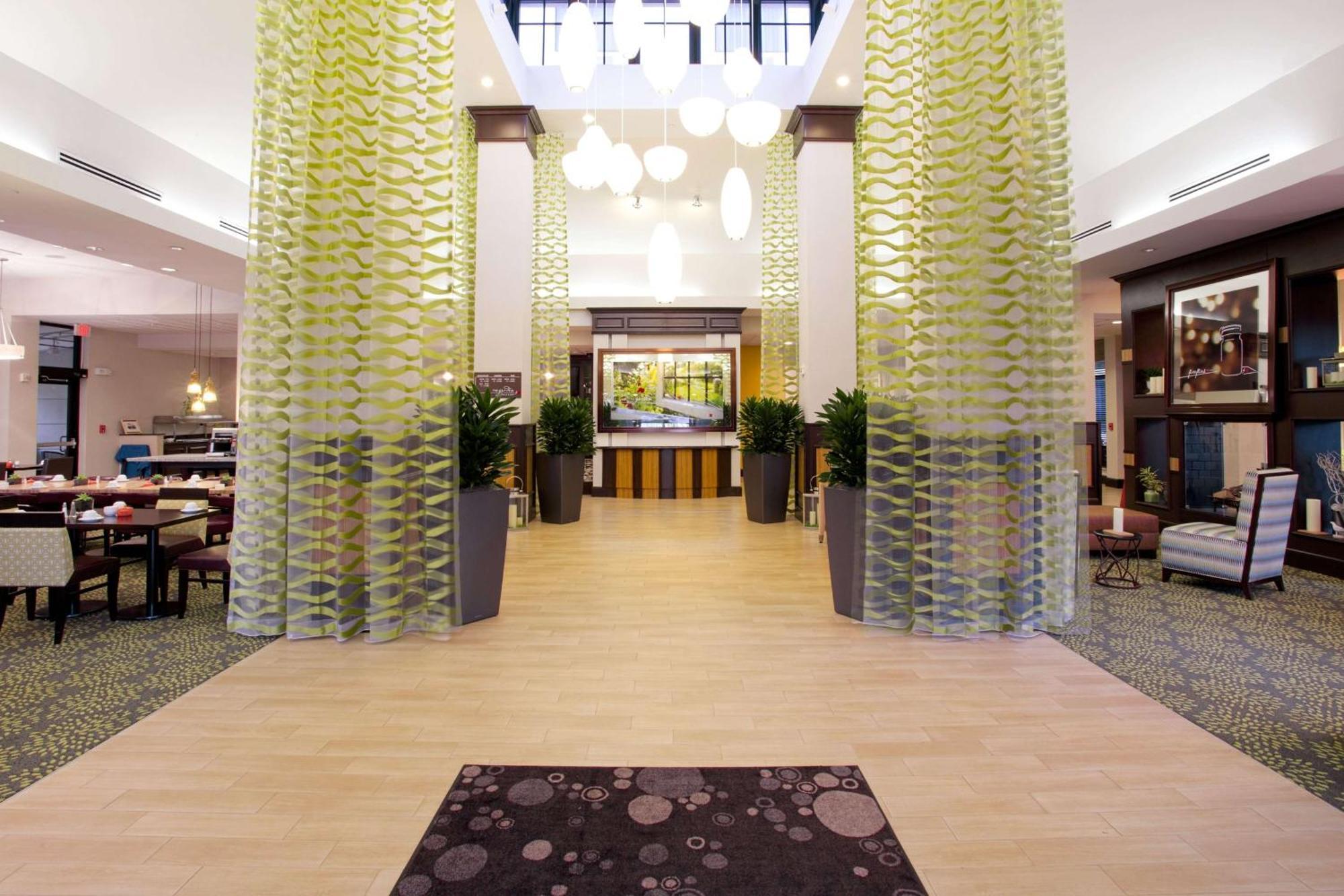 Hilton Garden Airport 3*