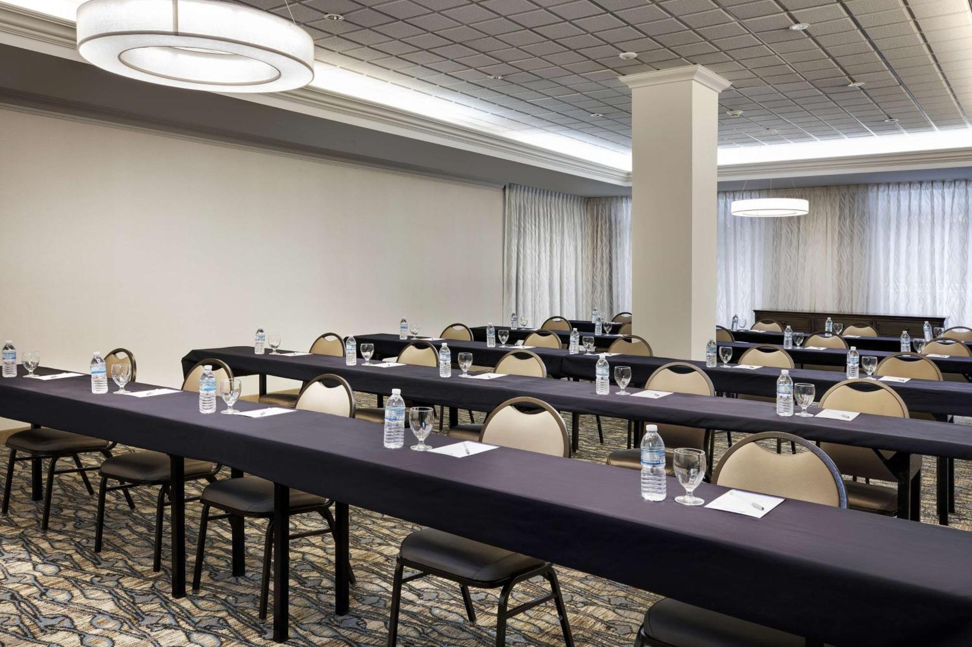 Hampton West Palm Airport Hotel 4*