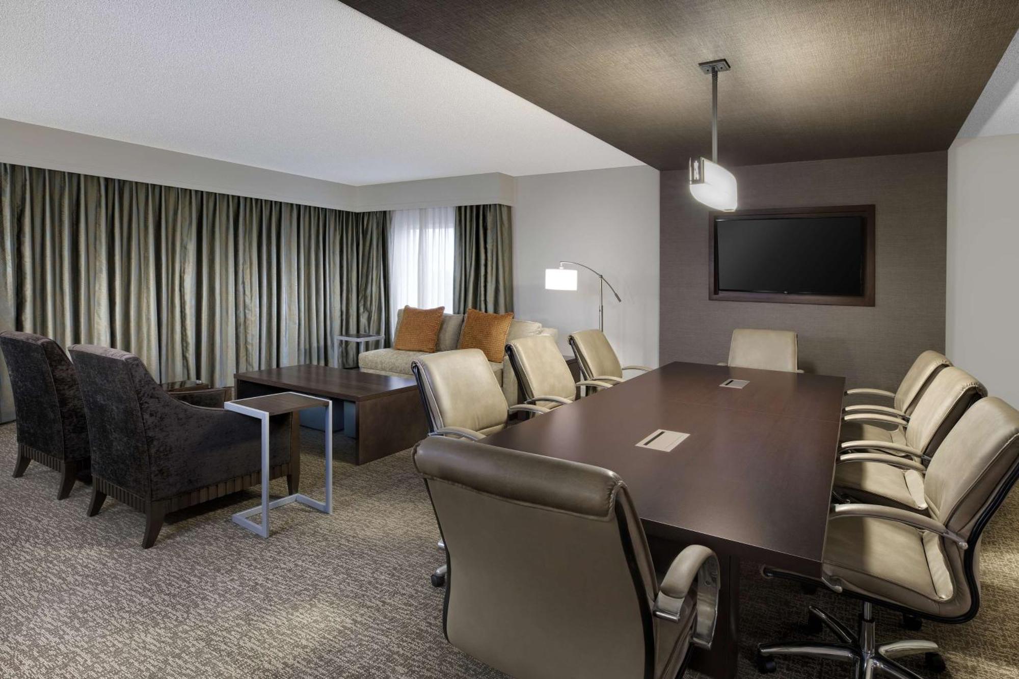 Hampton West Palm Airport 4*
