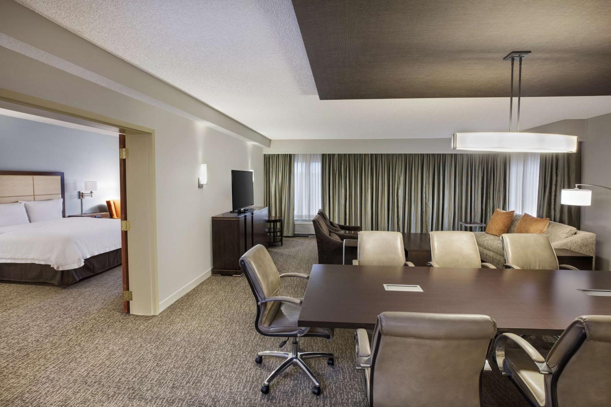 Hampton West Palm Airport 4*