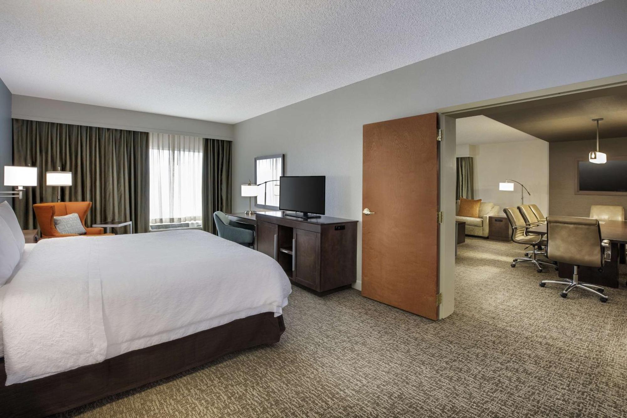 Hampton West Palm Airport Hotel 4*
