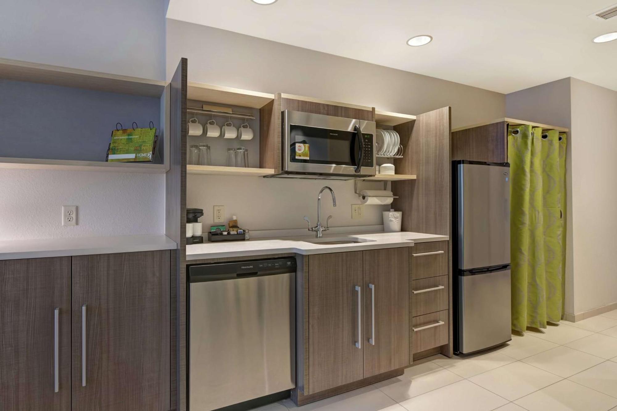 Hotel Home2 By Hilton West Palm Airport 3*