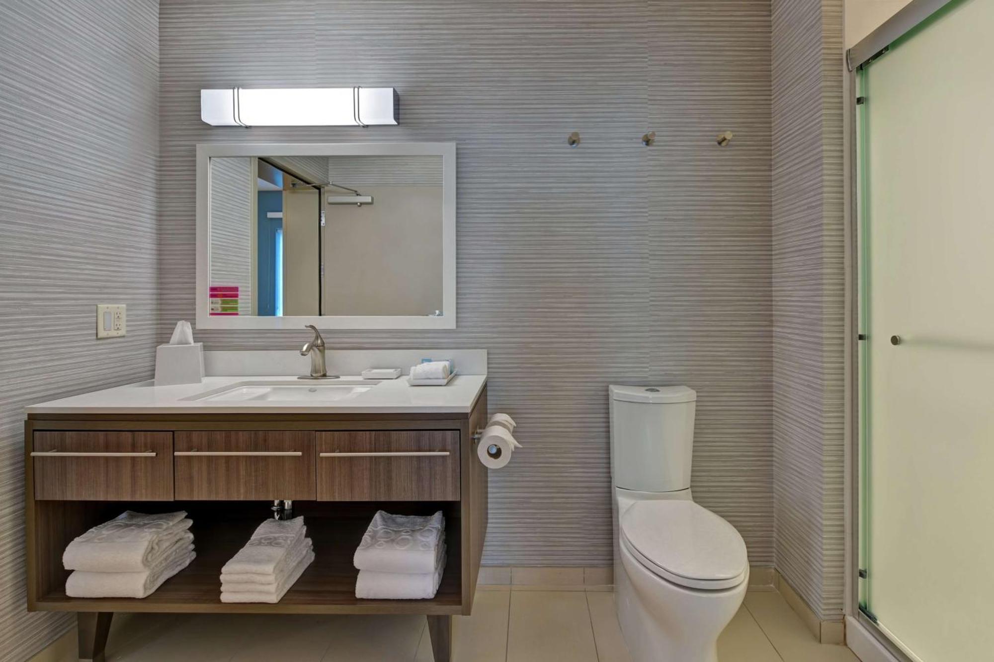 Home2 By Hilton West Palm Airport Hotel 3*