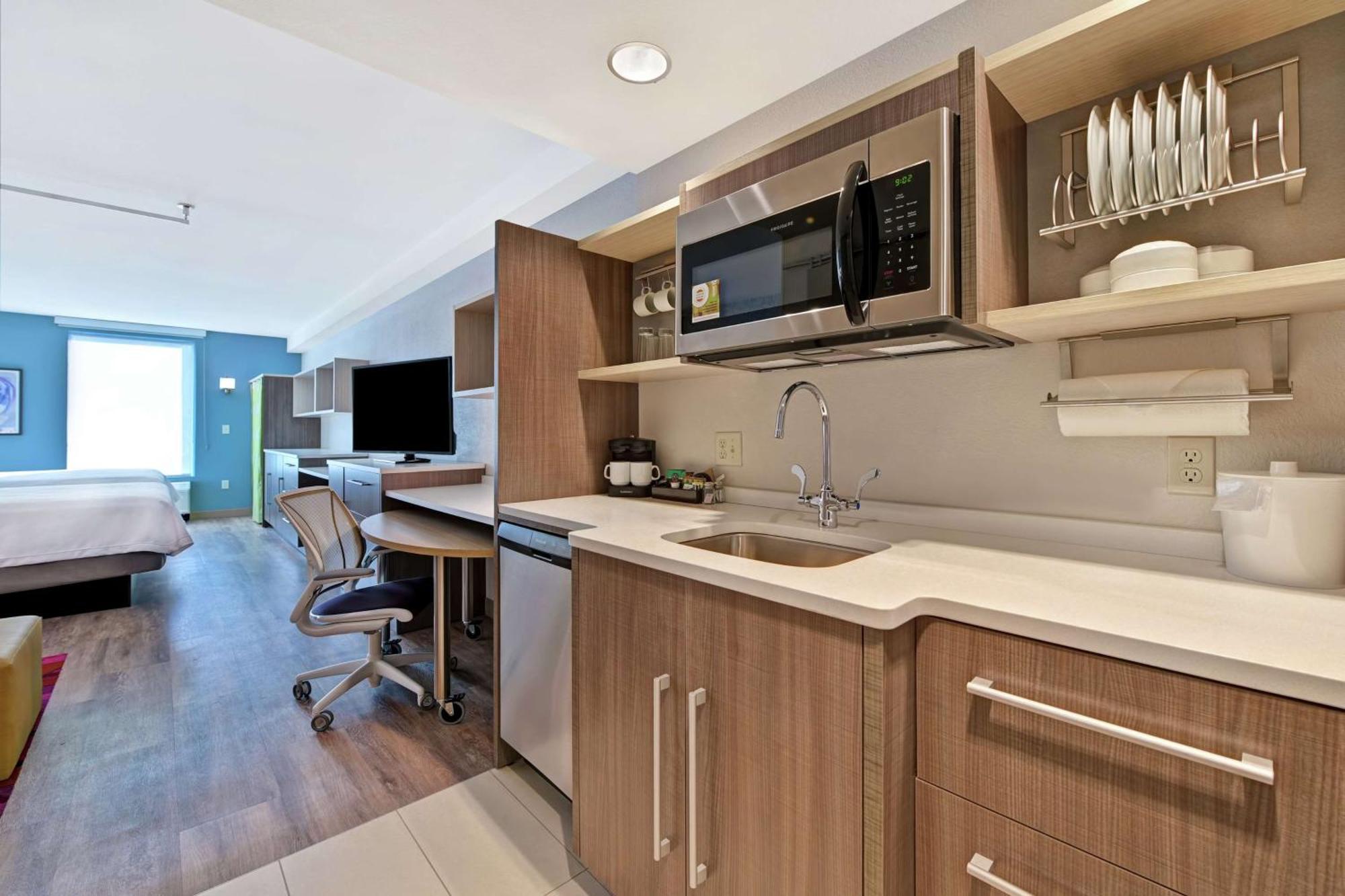 Home2 By Hilton West Palm Airport 3*