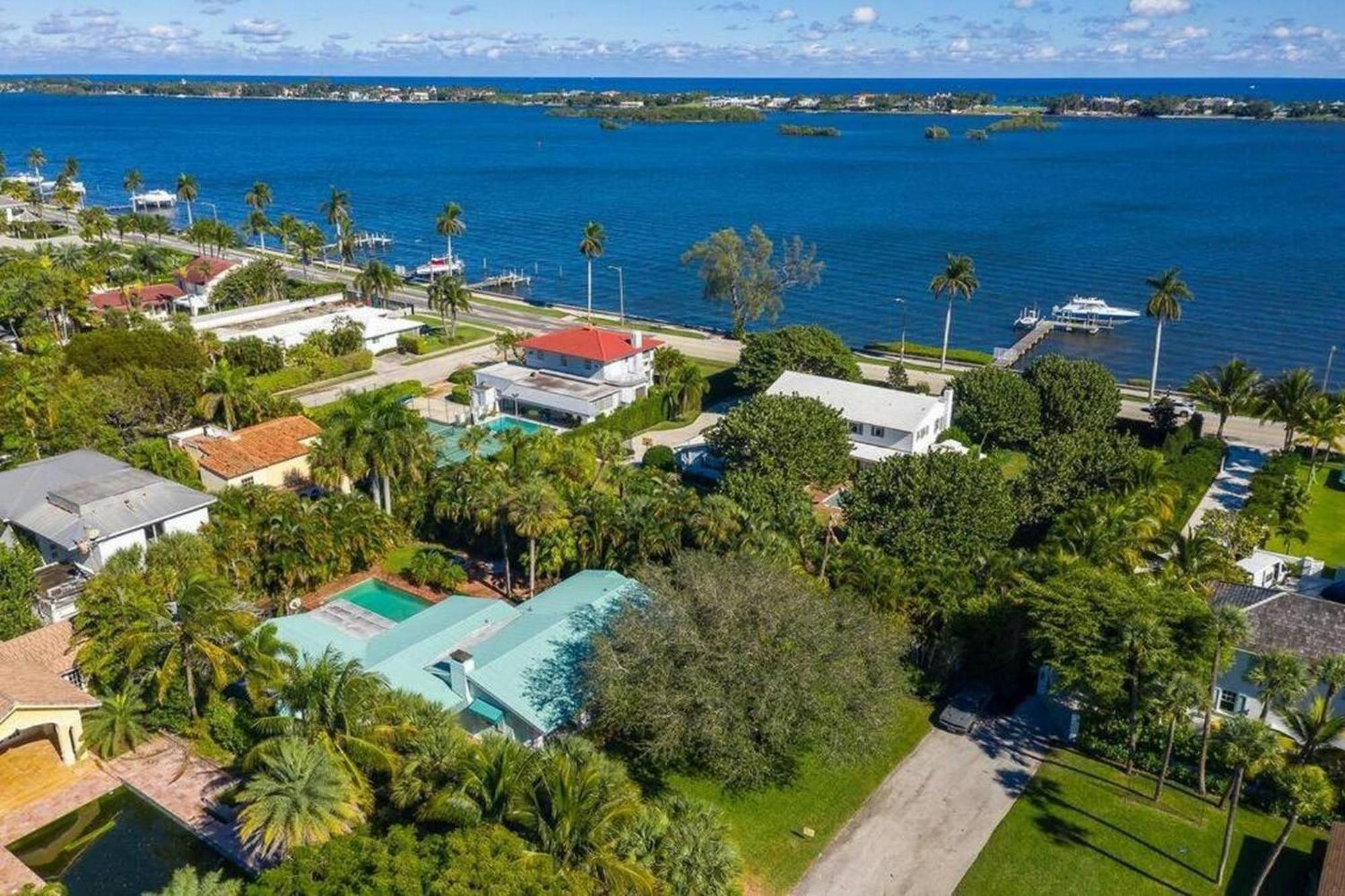 Intracoastal Paradise Walking Distance To Beach!