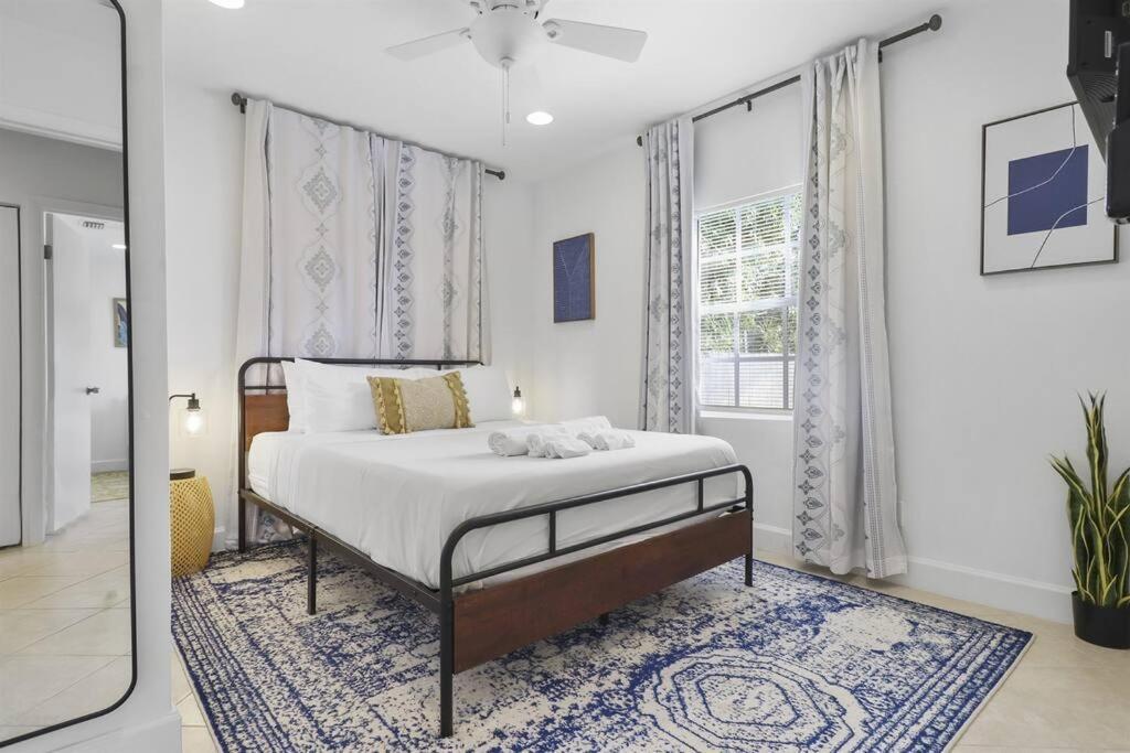 Palm Wave Says - Quiet House In Area Apartment