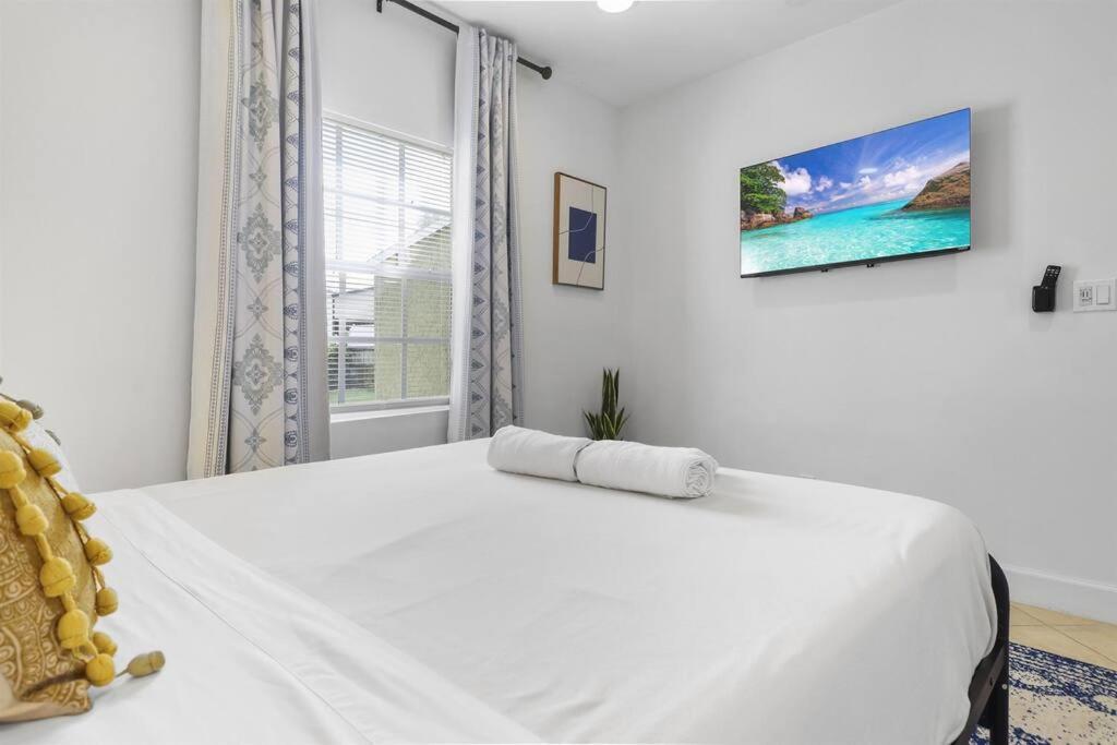 Palm Wave Says - Quiet House In Area Apartment