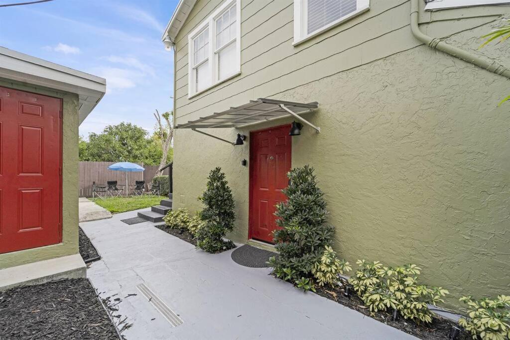 Apartment Designer Spot - No Extra Fees - Palm Wave Says