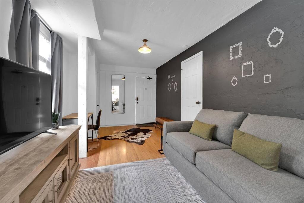 Apartment Designer Spot - No Extra Fees - Palm Wave Says West Palm Beach