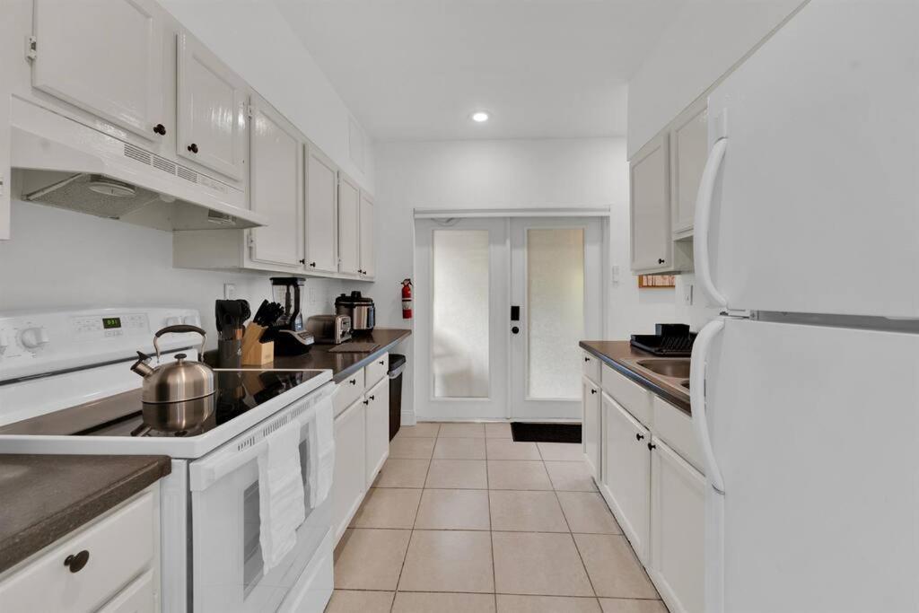 Palm Wave Says - Designers - No Extra Fees Apartment West Palm Beach