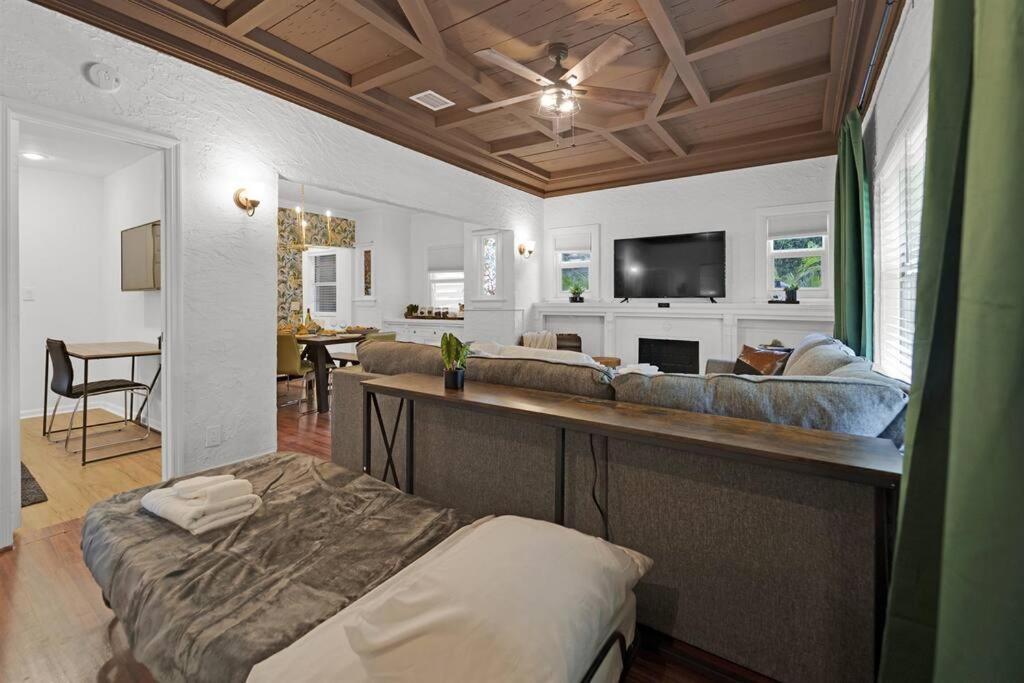 Palm Wave Says - Designers - No Extra Fees Apartment *