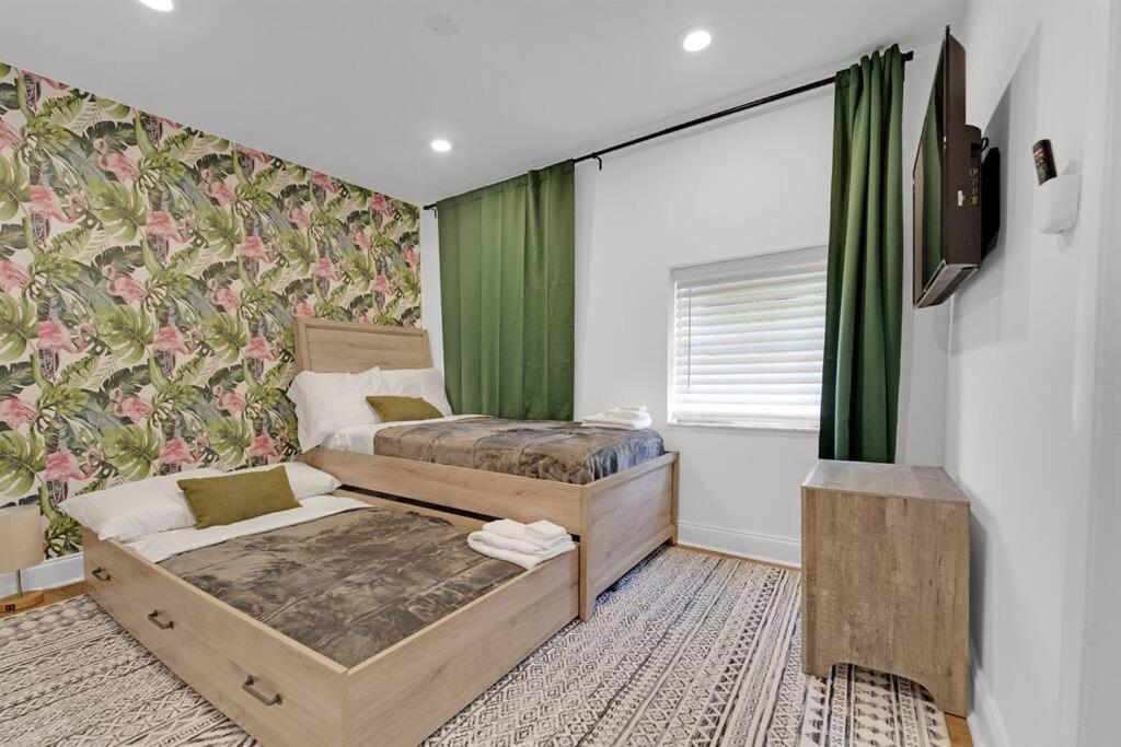 Apartment Palm Wave Says - Designers - No Extra Fees