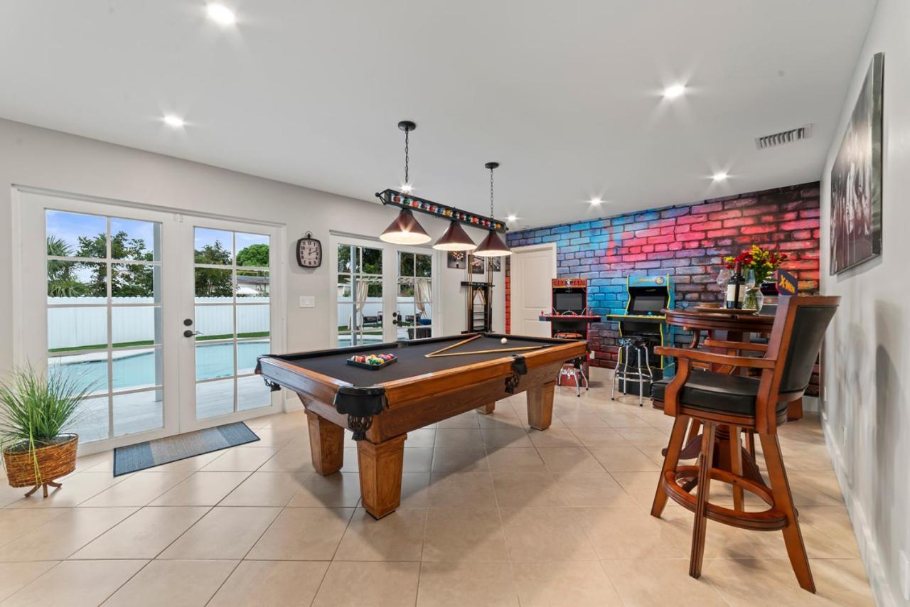 Paradise Villa! Heated Pool, Game Room, Near! West Palm Beach