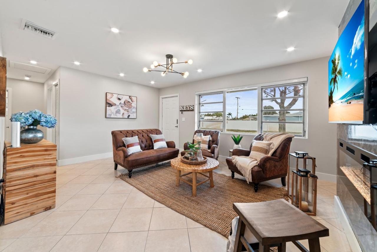Paradise Villa! Heated Pool, Game Room, Near! *