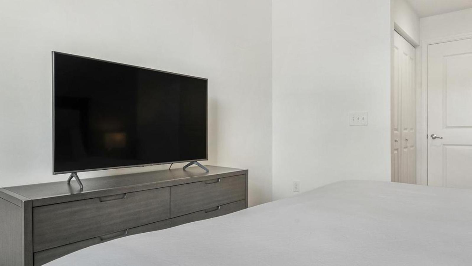 Landing Modern With Amazing Amenities Apartment