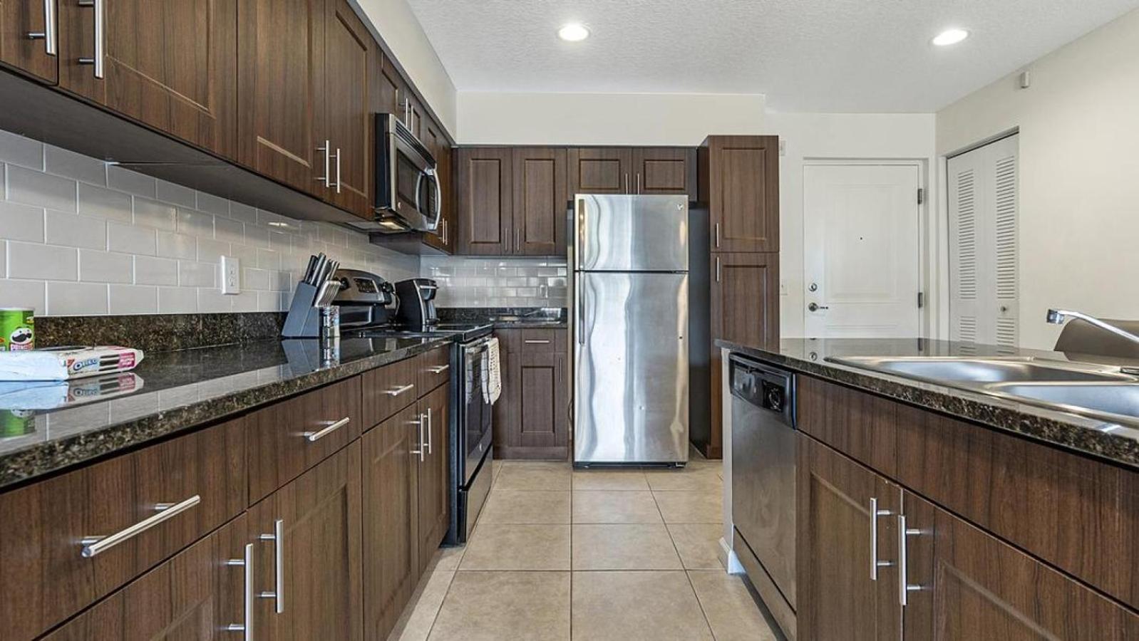 Landing Modern With Amazing Amenities *