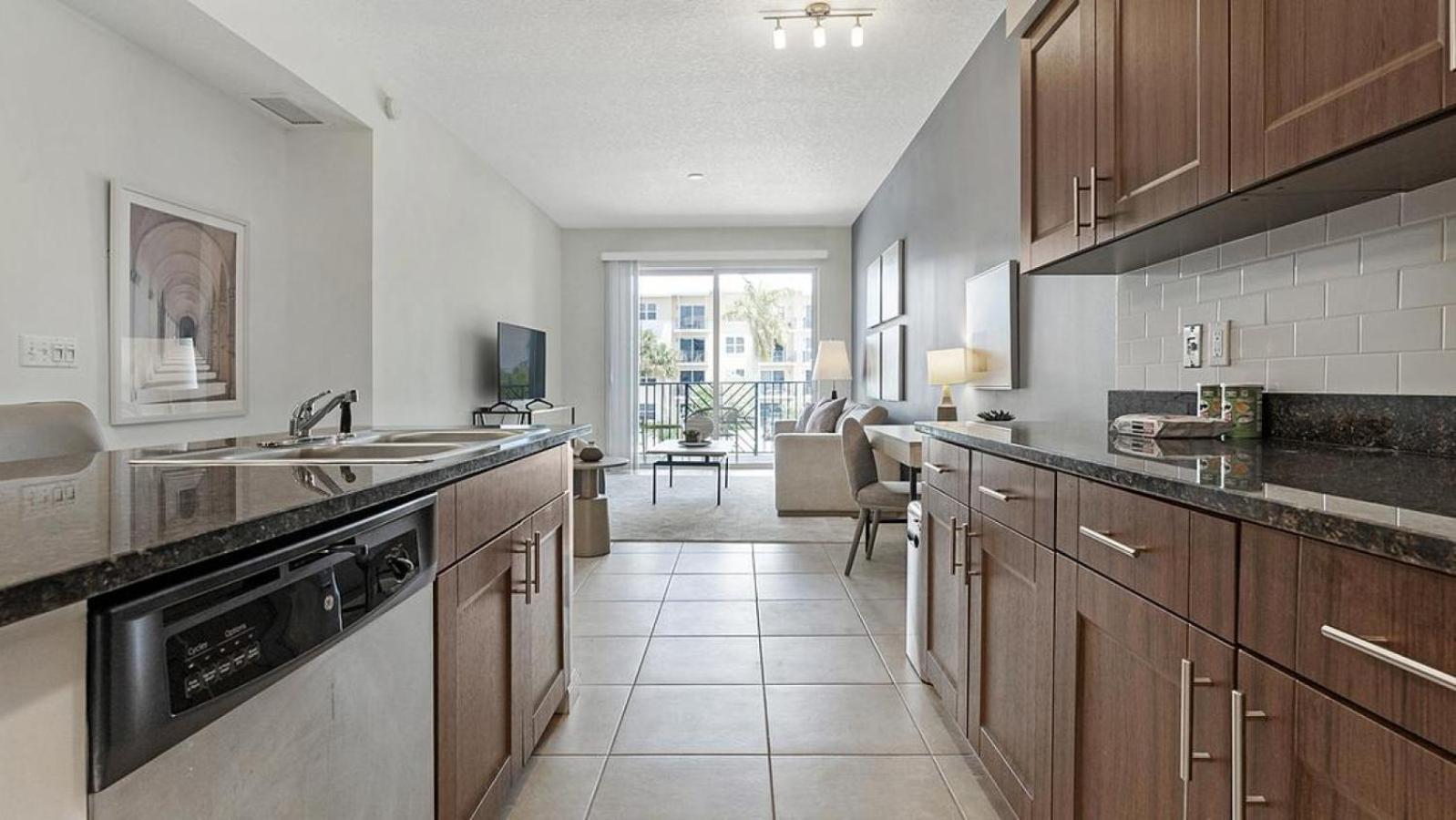 Landing Modern With Amazing Amenities Apartment West Palm Beach