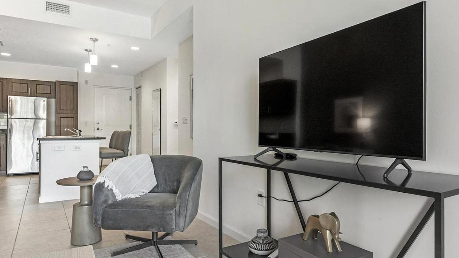 Apartment Landing Modern With Amazing Amenities *
