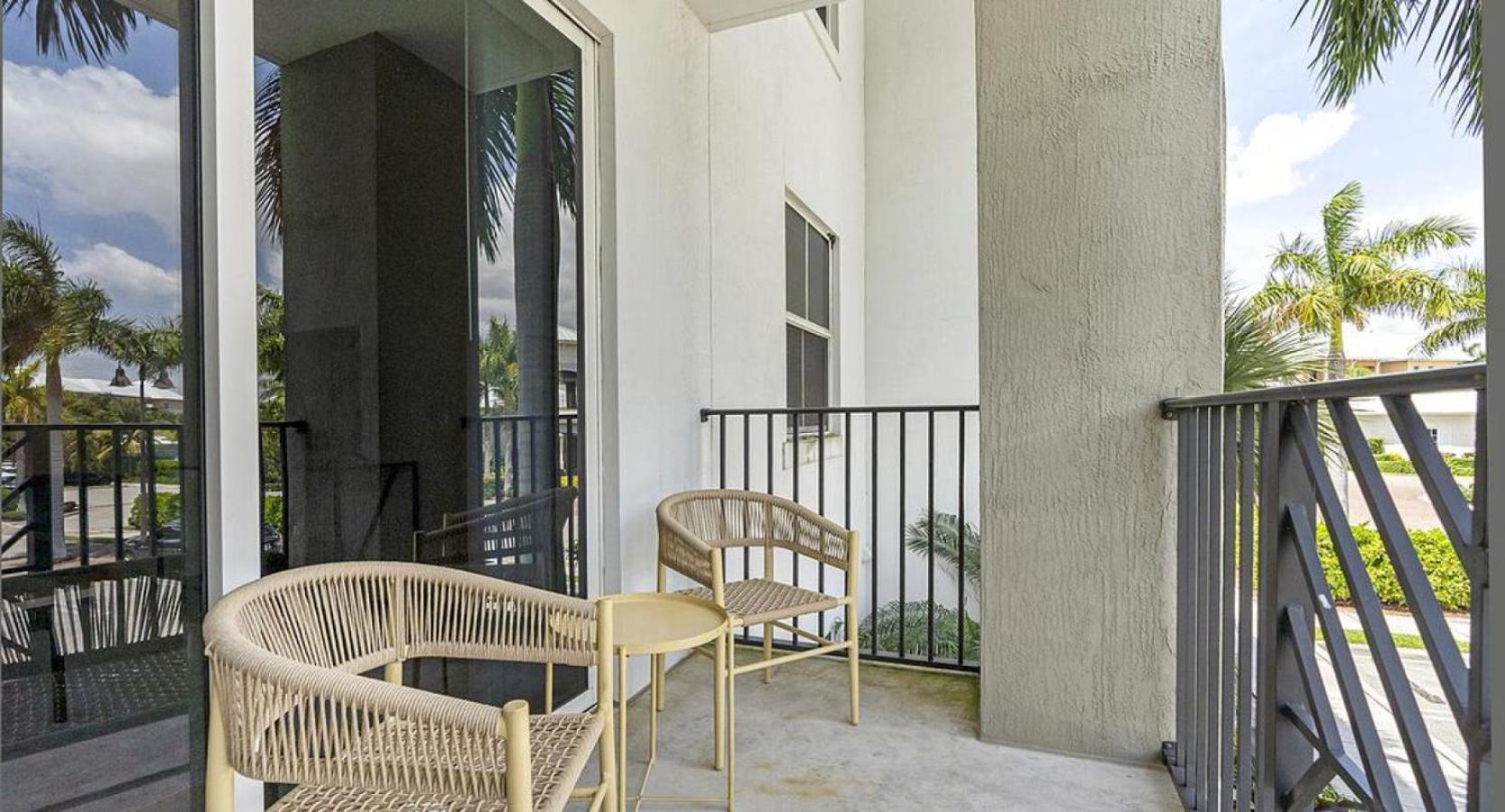 Landing Modern With Amazing Amenities * West Palm Beach