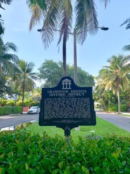 Casa Gialla: Entire In Downtown Wpb Holiday home West Palm Beach