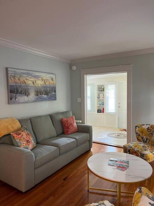 Casa Gialla: Entire In Downtown Wpb Holiday home West Palm Beach