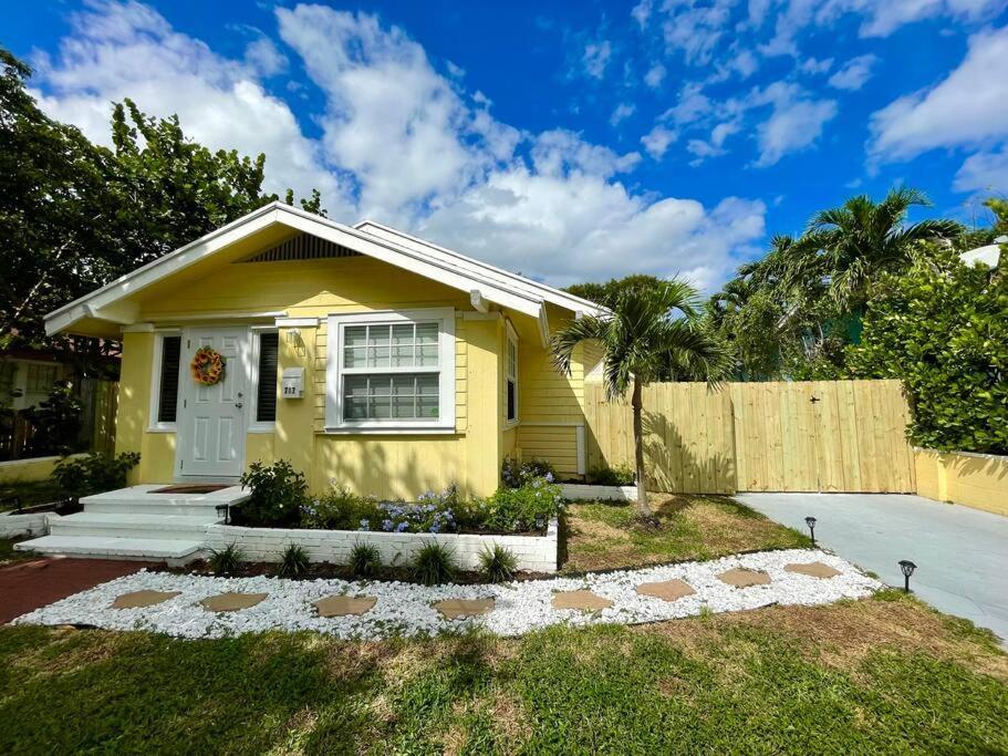 Casa Gialla: Entire In Downtown Wpb Holiday home *